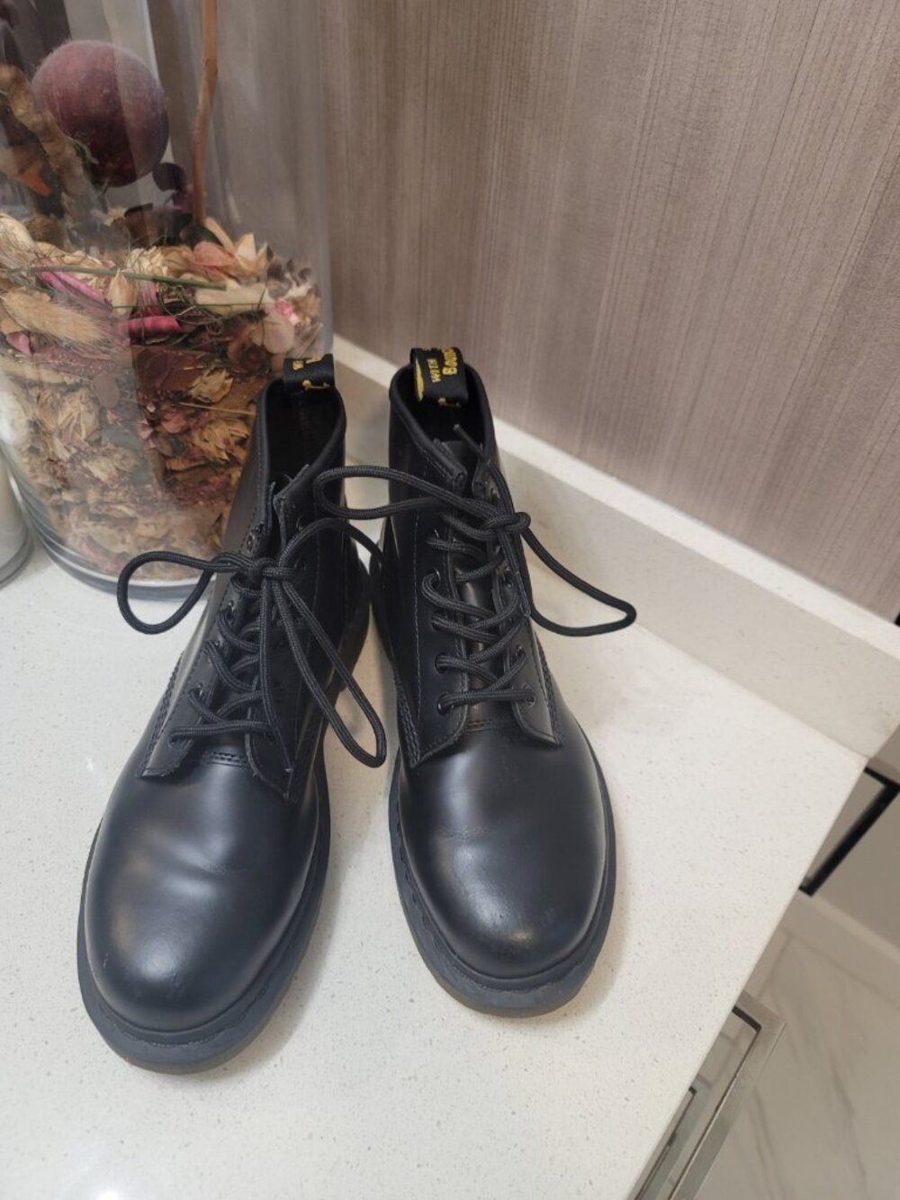Dr. Martens 101 Black 6-Eye Smooth Leather Boots Size Men's 8 Women's 9 UK 7 NEW